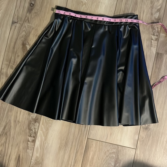 Faux leather flare mini skirt - Picture 2 of 9